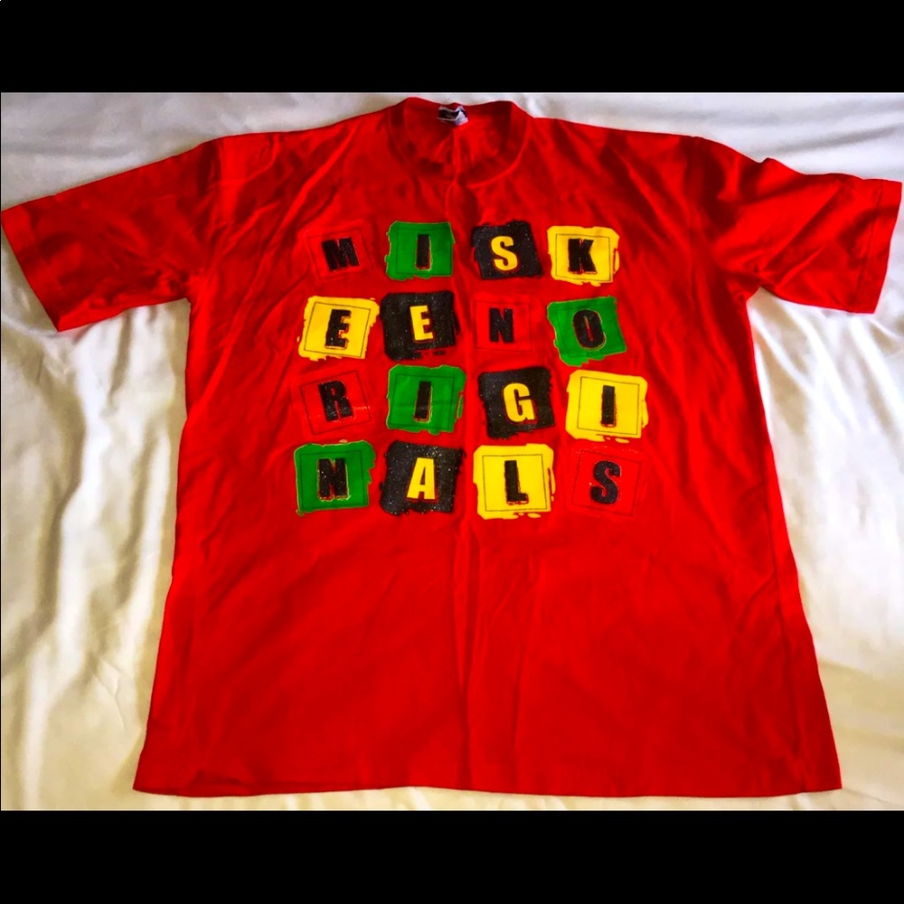 Red playful shirt Female